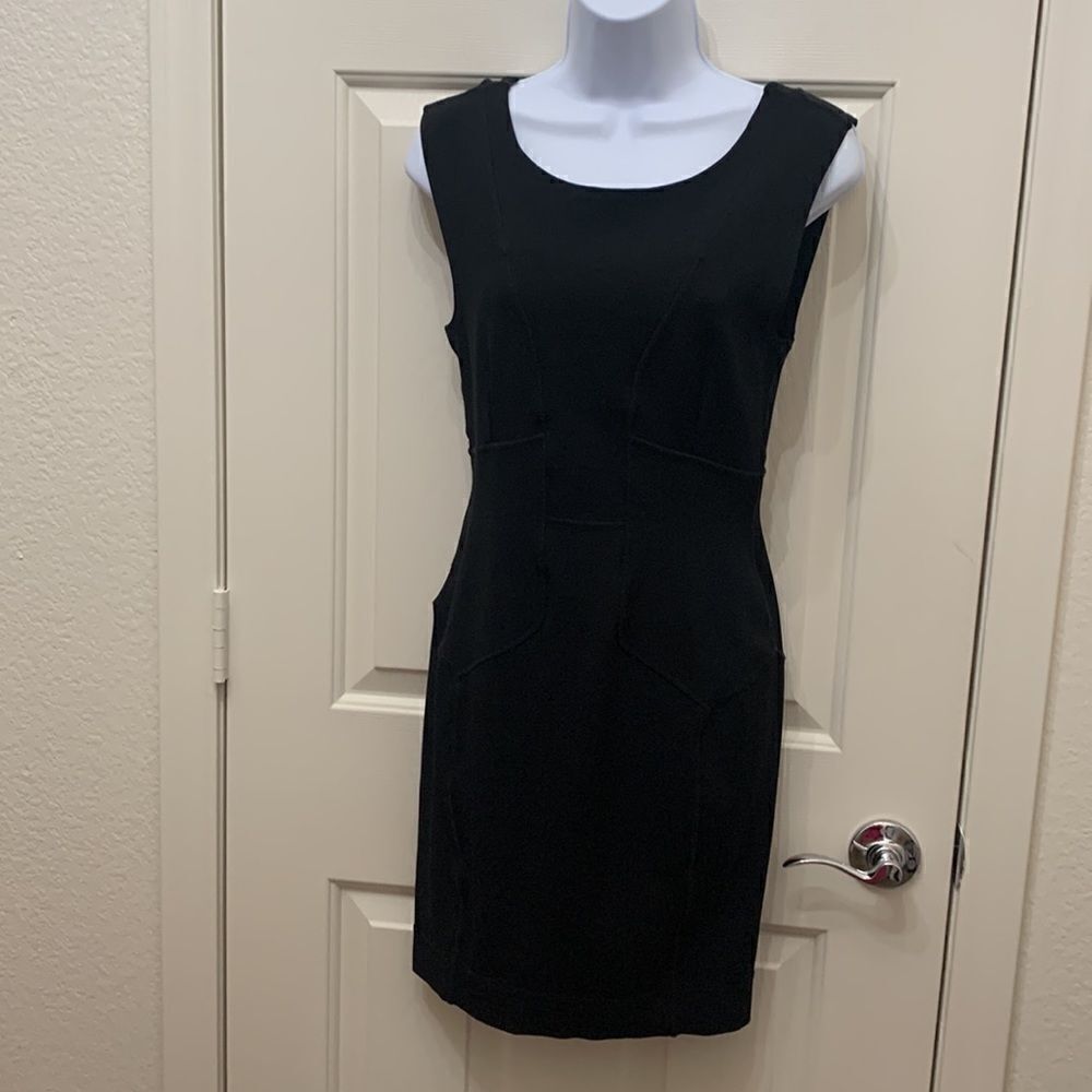 French Connection Size 8 Little Black Dress Scoop Neck Short Sleeve Slimming - Picture 2 of 10